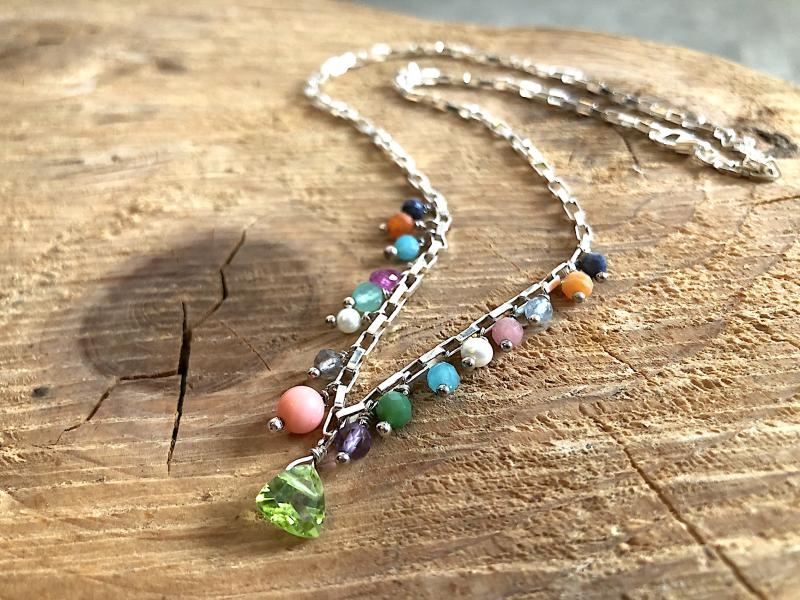 COLLIER PERIDOT et MULTIPIERREs